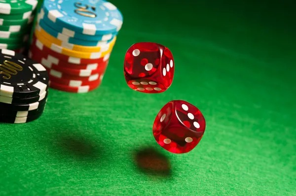 Contoh perhitungan Cash Out untuk taruhan baccarat dengan nilai penawaran yang berubah seiring permainan
